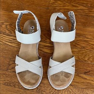 Bobs Women's Tan and Cream Sandals